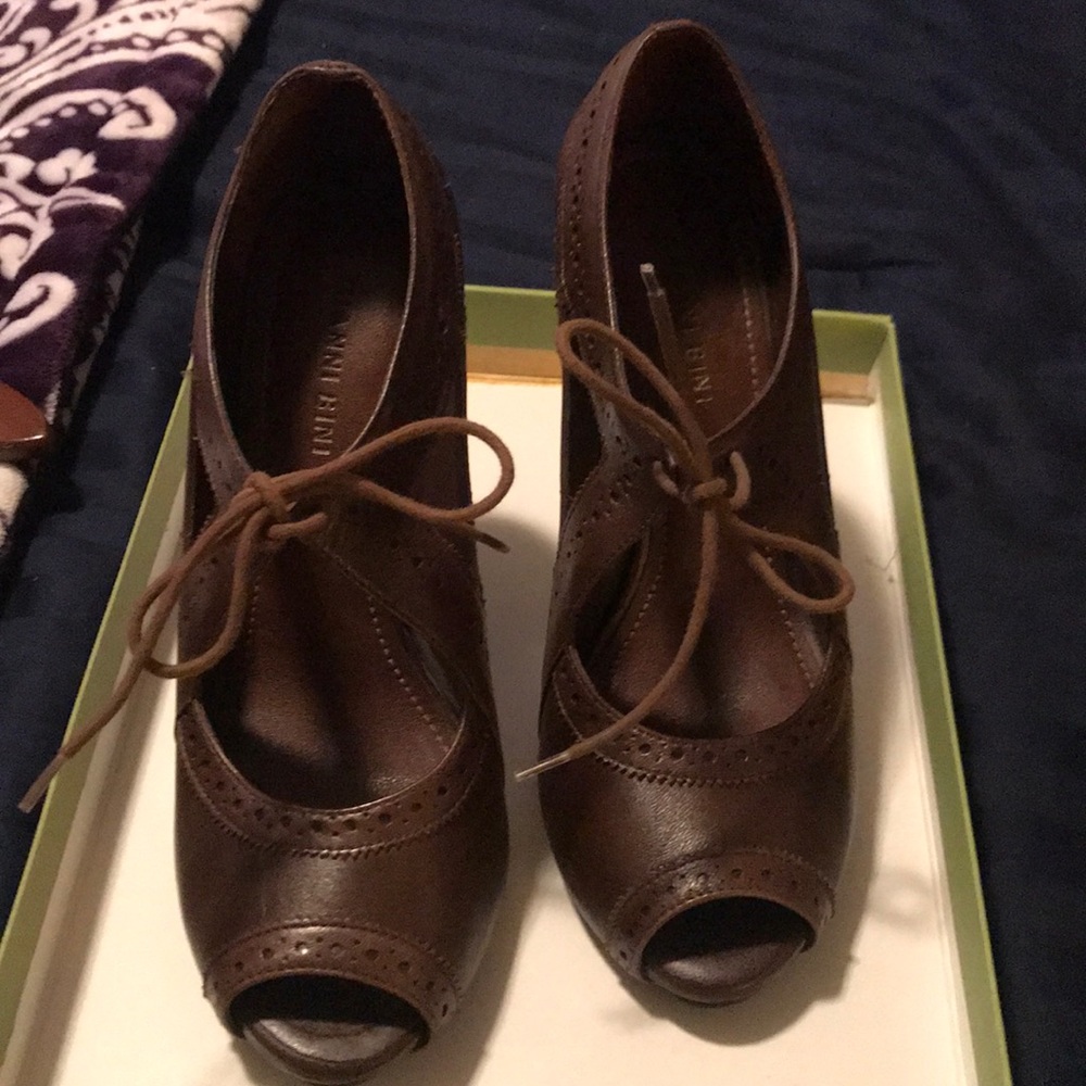 Gianni Bini Brown leather heels